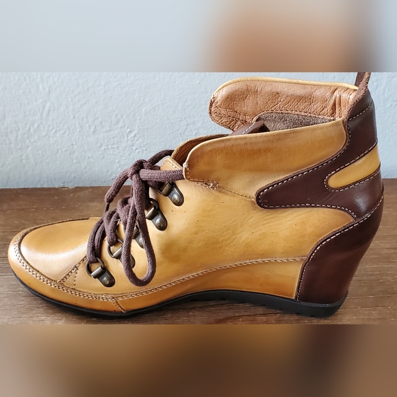 Shoes - Picture 4 of 10